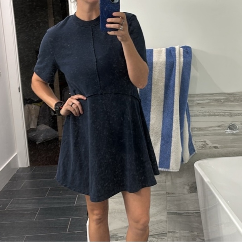 Sweaty Betty Short Sleeve Dress - Picture 4 of 6